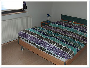 Das 2. Schlafzimmer mit 1,40 m breitem Futonbett befindet sich etwas abseits hinter dem Wintergarten, ideal fÃ¼r Kinder oder ein PÃ¤rchen.
